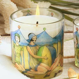 This Bathing Beauties Large Glass Candle is a great throwback to the traditional  yet sexy beach girls of the early 20's and 30's. Candle is sea breeze scented.